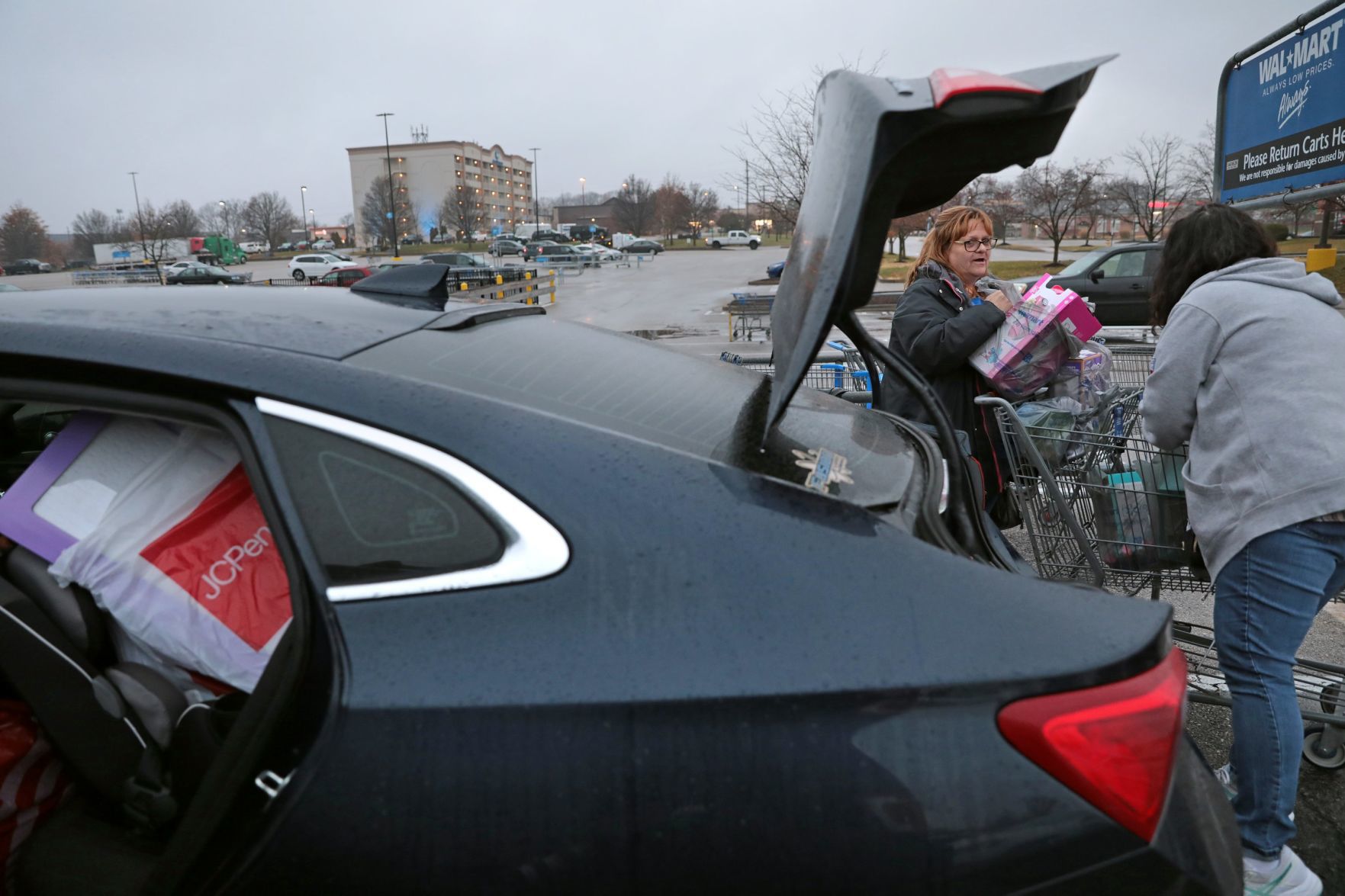 Shoppers search for Black Friday bargains around St. Louis